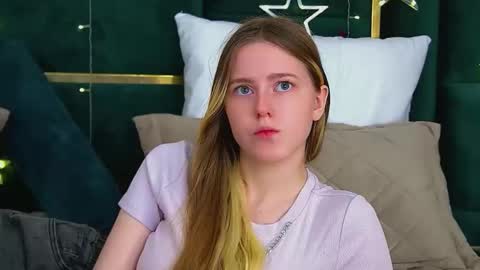 Snapshot of lexireadway chatting on 12/05/25, 06:11 Lexi online show from 12/05/25, 06:11