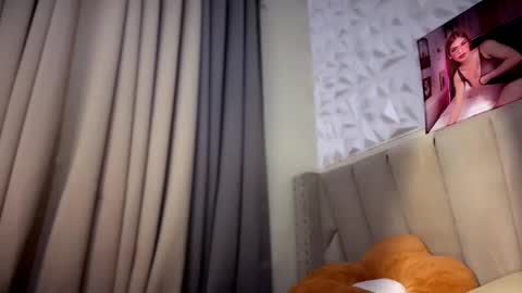 Snapshot of lexisdior chatting on 10/26/25, 07:20 Naturaly Born Goddess  Ms. kendall  online show from 10/26/25, 07:20