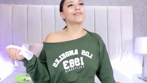 Snapshot of lexxi_gb chatting on 10/14/25, 04:02 lexxi_gb online show from 10/14/25, 04:02