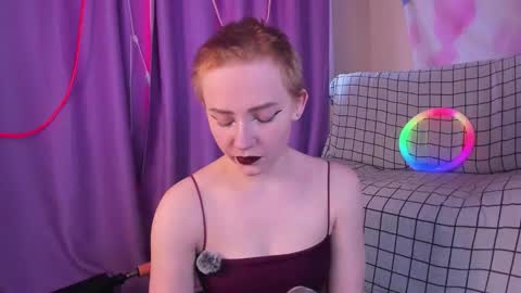 Snapshot of lexy_l0vy chatting on 09/24/25, 07:33 LexxxY online show from 09/24/25, 07:33