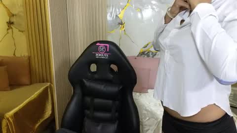 Snapshot of lexy_tay chatting on 05/20/26, 11:49 lexy_tay online show from 05/20/26, 11:49
