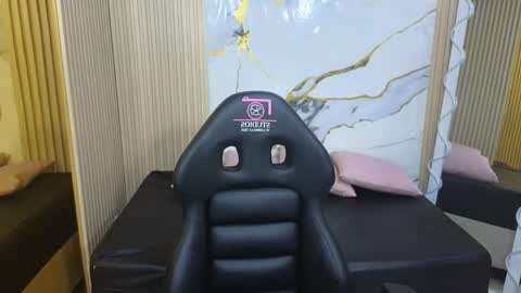 Snapshot of lexy_tay chatting on 05/27/26, 12:02 lexy_tay online show from 05/27/26, 12:02