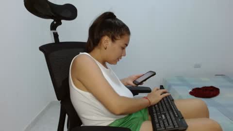 leydy_day online show from 01/30/25, 01:44