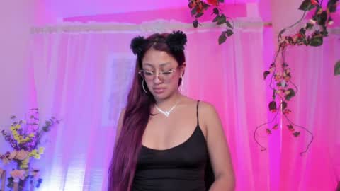 Snapshot of leyla_collins chatting on 12/10/24, 08:51 online show from 12/10/24, 08:51