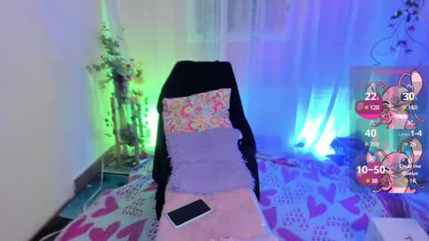 Snapshot of leyla_collins chatting on 12/21/24, 07:03 online show from 12/21/24, 07:03