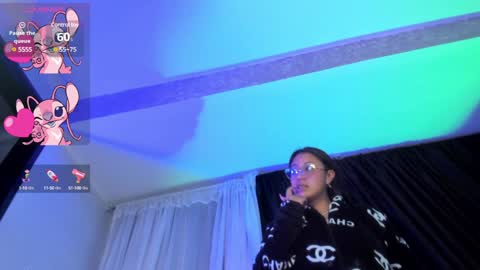 Snapshot of leyla_collins chatting on 01/10/25, 08:29 online show from 01/10/25, 08:29