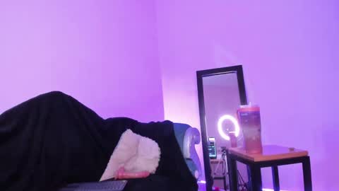 Snapshot of leyla_collins chatting on 01/12/25, 05:24 online show from 01/12/25, 05:24