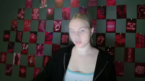Snapshot of leyla_le chatting on 09/20/25, 05:52 Leyla online show from 09/20/25, 05:52