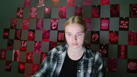 Snapshot of leyla_le chatting on 09/22/25, 06:04 Leyla online show from 09/22/25, 06:04