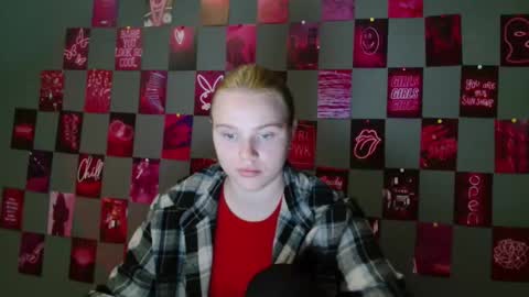Snapshot of leyla_le chatting on 09/23/25, 06:27 Leyla online show from 09/23/25, 06:27