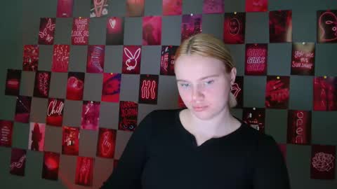 Snapshot of leyla_le chatting on 09/26/25, 06:39 Leyla online show from 09/26/25, 06:39