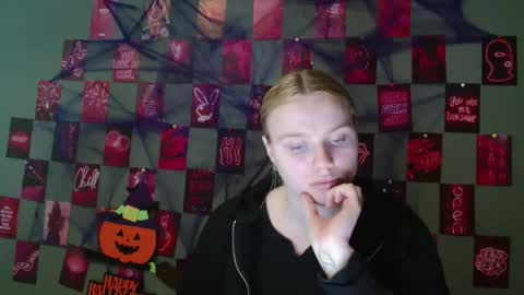 Snapshot of leyla_le chatting on 10/17/25, 07:11 Leyla online show from 10/17/25, 07:11