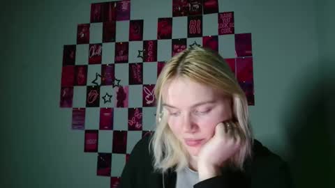 Leyla online show from 11/12/25, 07:09