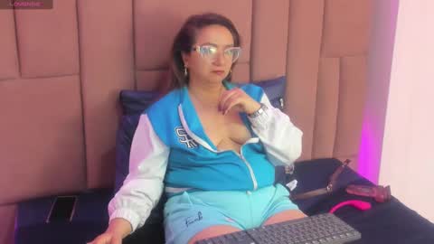 Leyla smithh online show from 09/18/25, 12:29