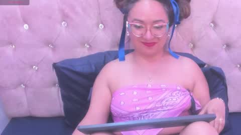 Leyla smithh online show from 10/09/25, 09:24