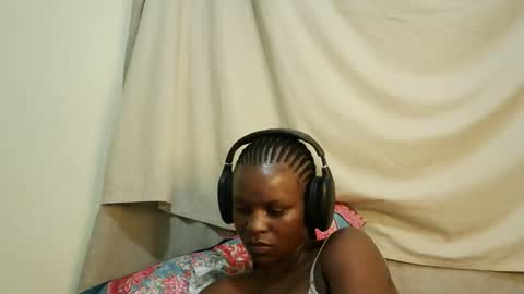 Snapshot of leylacuty13 chatting on 03/19/26, 10:03 leylacuty13 online show from 03/19/26, 10:03