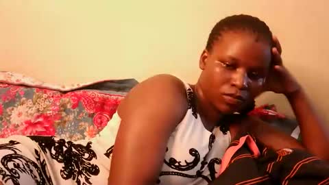 Snapshot of leylacuty13 chatting on 04/06/26, 10:38 leylacuty13 online show from 04/06/26, 10:38