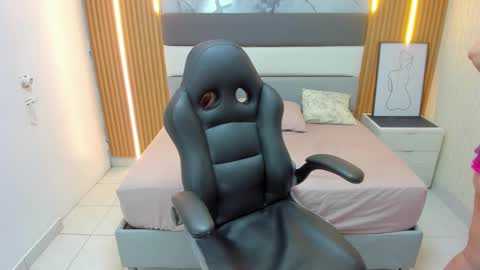   online show from 09/23/25, 01:03