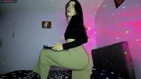 Snapshot of leynamadrigal chatting on 02/12/25, 11:09 Leyna online show from 02/12/25, 11:09