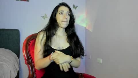 Snapshot of leynamadrigal chatting on 03/09/25, 05:00 Leyna online show from 03/09/25, 05:00