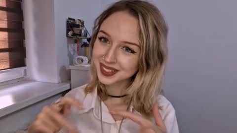 Mia online show from 11/12/25, 10:15