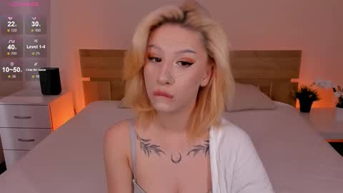 Lisa online show from 09/17/25, 03:19