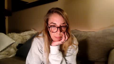 Snapshot of lezzrene chatting on 12/04/24, 05:27 Hornystonerchick online show from 12/04/24, 05:27