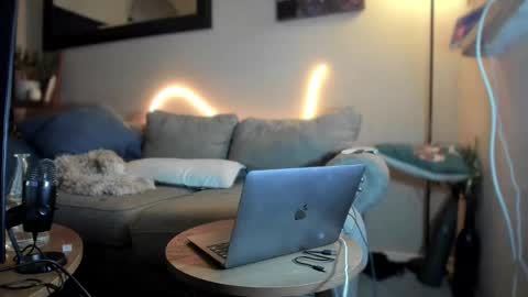 Snapshot of lezzrene chatting on 12/24/24, 12:44 Hornystonerchick online show from 12/24/24, 12:44