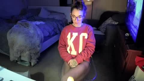 Snapshot of lezzrene chatting on 01/04/25, 07:34 Hornystonerchick online show from 01/04/25, 07:34