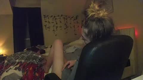 Snapshot of lezzrene chatting on 02/21/25, 08:51 Hornystonerchick online show from 02/21/25, 08:51