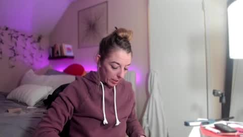 Snapshot of lezzrene chatting on 02/25/25, 05:19 Hornystonerchick online show from 02/25/25, 05:19