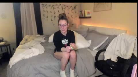 Snapshot of lezzrene chatting on 02/28/25, 06:43 Hornystonerchick online show from 02/28/25, 06:43