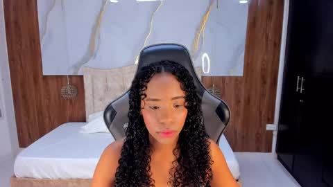lia_16_ online show from 05/25/26, 11:05