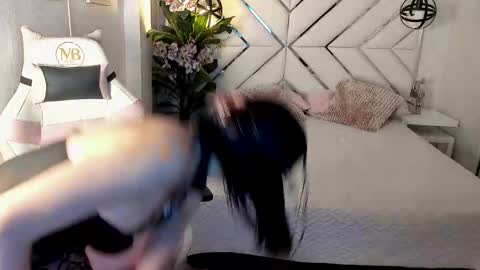 Lia  online show from 04/18/26, 07:40