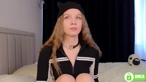 Lia  online show from 10/10/25, 10:14