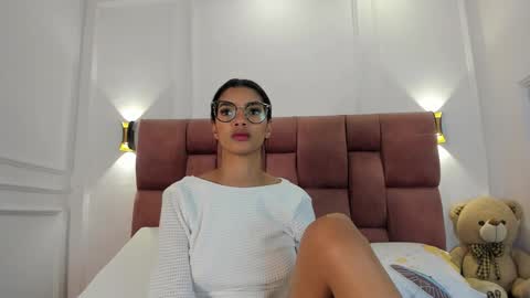 Snapshot of lia_girl2 chatting on 01/05/25, 07:17 Lia online show from 01/05/25, 07:17