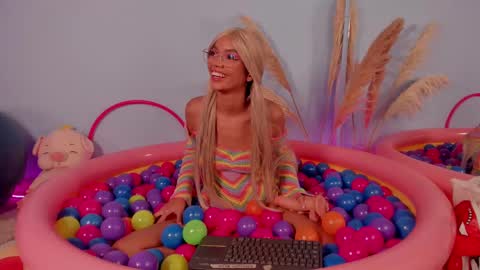 Snapshot of lia_girl2 chatting on 03/07/25, 03:51 Lia online show from 03/07/25, 03:51