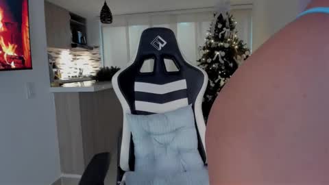 Lia online show from 12/16/25, 02:49