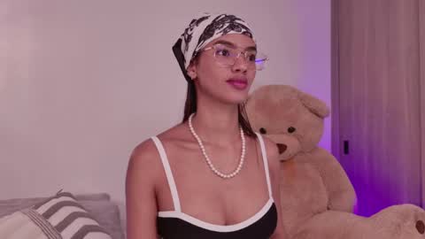 Snapshot of lia_girl2 chatting on 04/21/26, 05:47 Lia online show from 04/21/26, 05:47