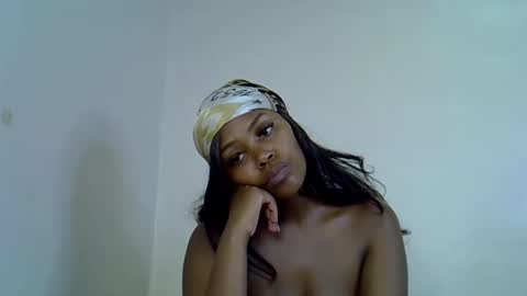 Snapshot of lia_jupiter1 chatting on 10/16/25, 03:24 lia online show from 10/16/25, 03:24