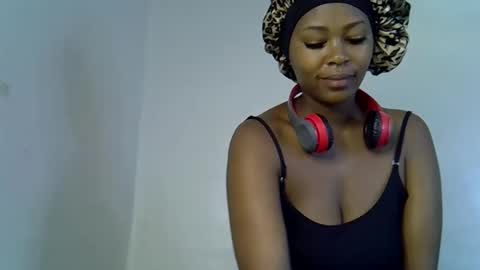 Snapshot of lia_jupiter1 chatting on 10/22/25, 05:19 lia online show from 10/22/25, 05:19