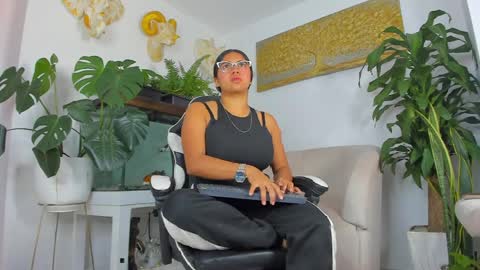 Snapshot of lia_lovelly chatting on 04/06/26, 08:10 lia_lovelly online show from 04/06/26, 08:10