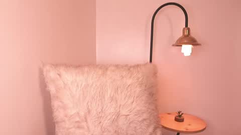 Snapshot of lia_mackenzie chatting on 04/07/26, 11:48 liaa online show from 04/07/26, 11:48