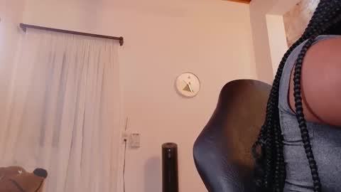 lia_mariana online show from 11/09/25, 10:19