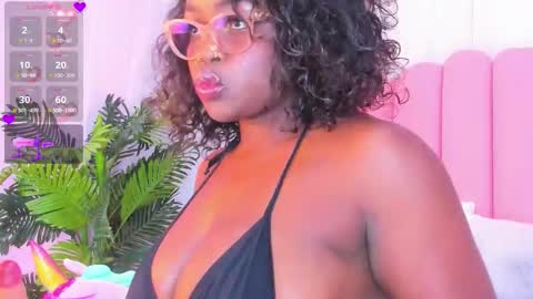 Snapshot of lia_queen18 chatting on 10/27/25, 11:14 lia_queen18 online show from 10/27/25, 11:14