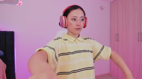 Little Queen Lia  online show from 02/08/25, 08:53