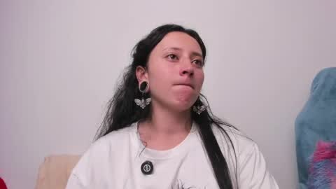 Little Queen Lia  online show from 06/01/26, 01:18