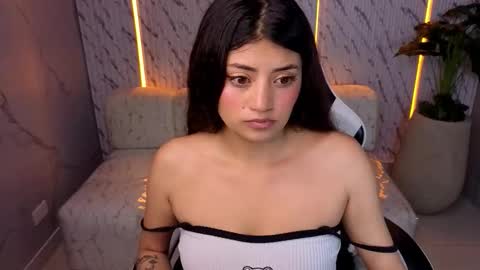 Snapshot of lia_queen_tx chatting on 03/25/26, 02:50 Online 1400 - 2100 online show from 03/25/26, 02:50