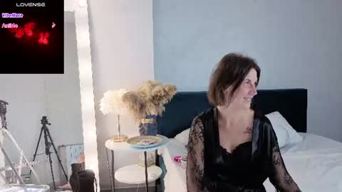lia_reyn online show from 07/02/26, 11:49