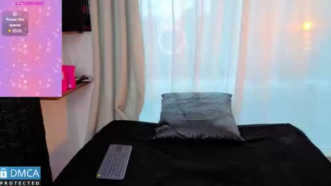 lia summer1 online show from 11/14/25, 07:01